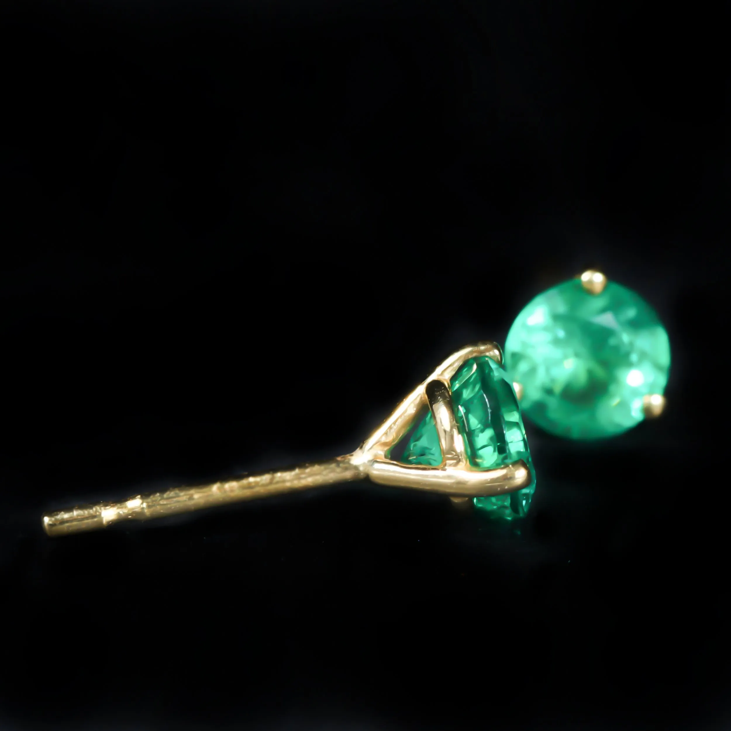 18k Yellow Gold Emerald Stud Earrings