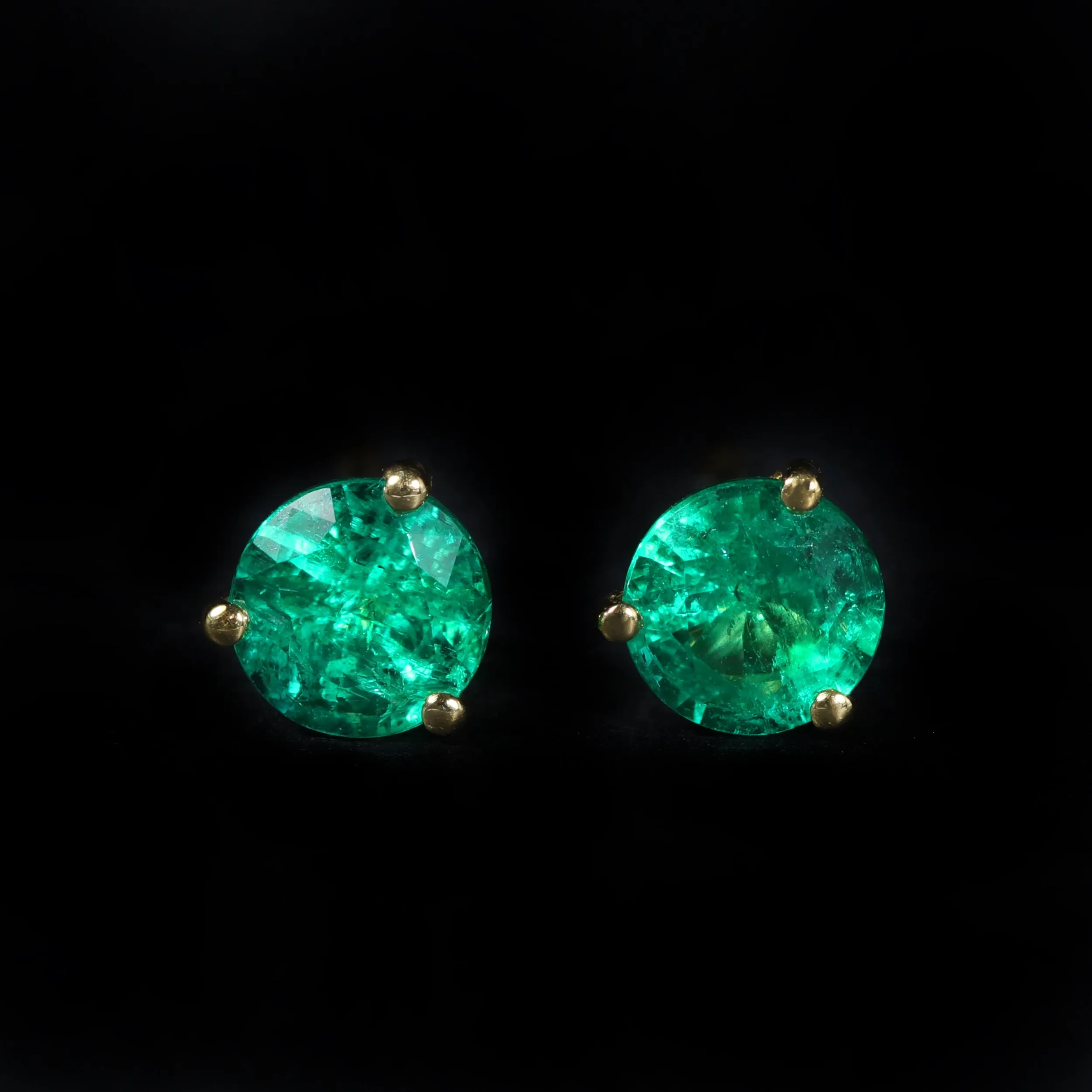 18k Yellow Gold Emerald Stud Earrings