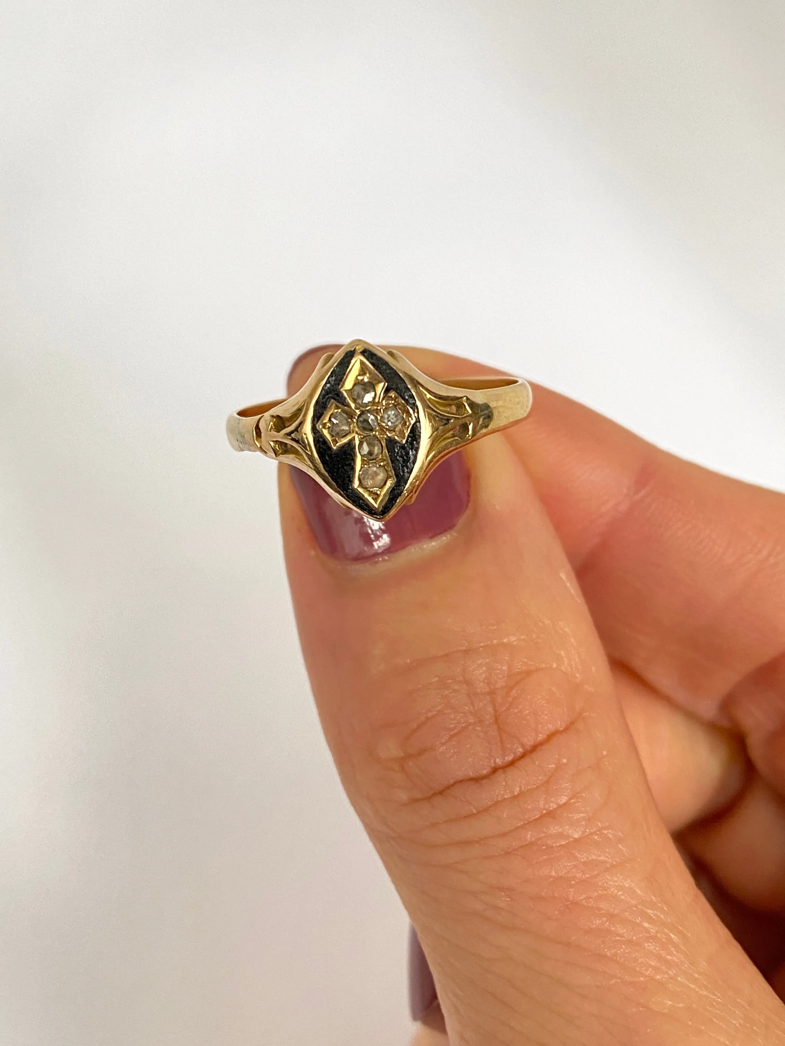 Antique, 18ct Gold Enamel, Rose Cut Diamond Cross Memorial Ring  (3.52g)