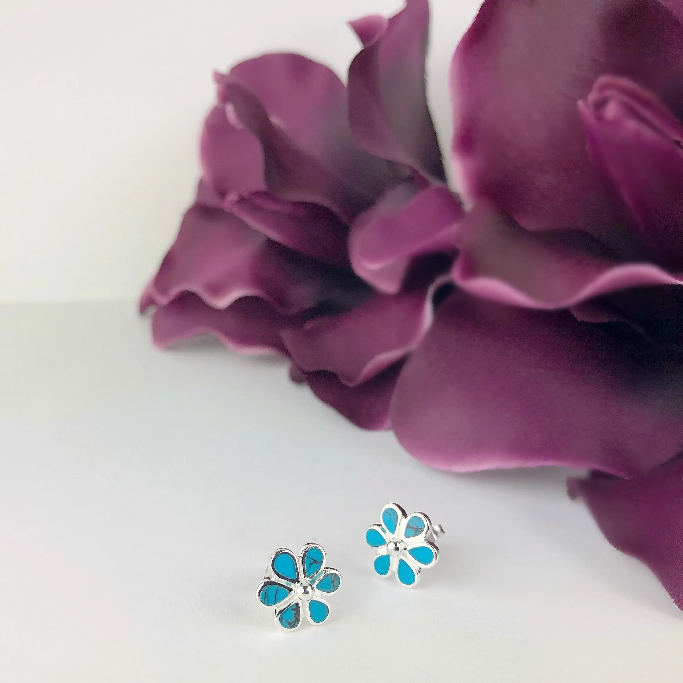 Blue Daisy Earrings - VE582