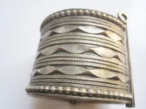 Vintage Tribal Indian Silver Bracelet with Hinge